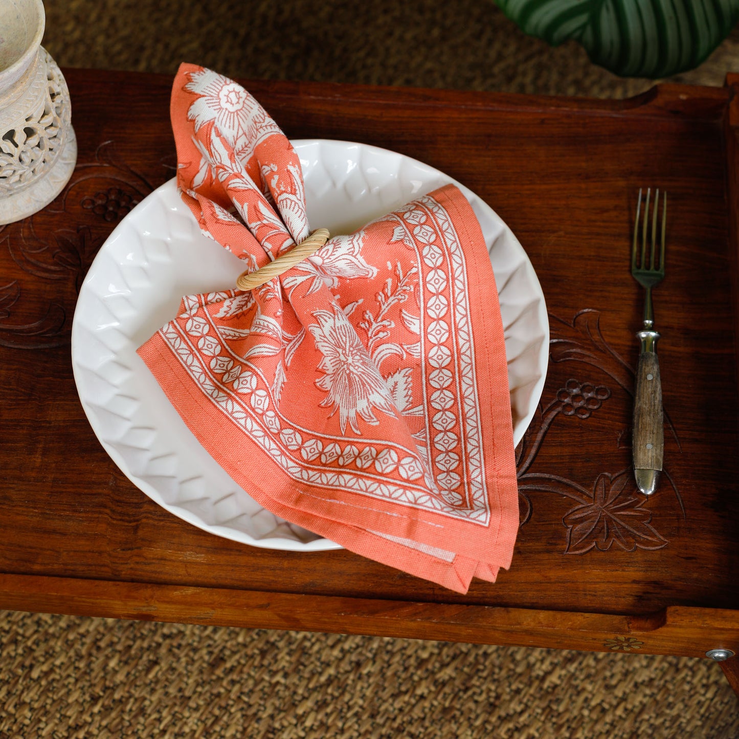 Dining table napkins