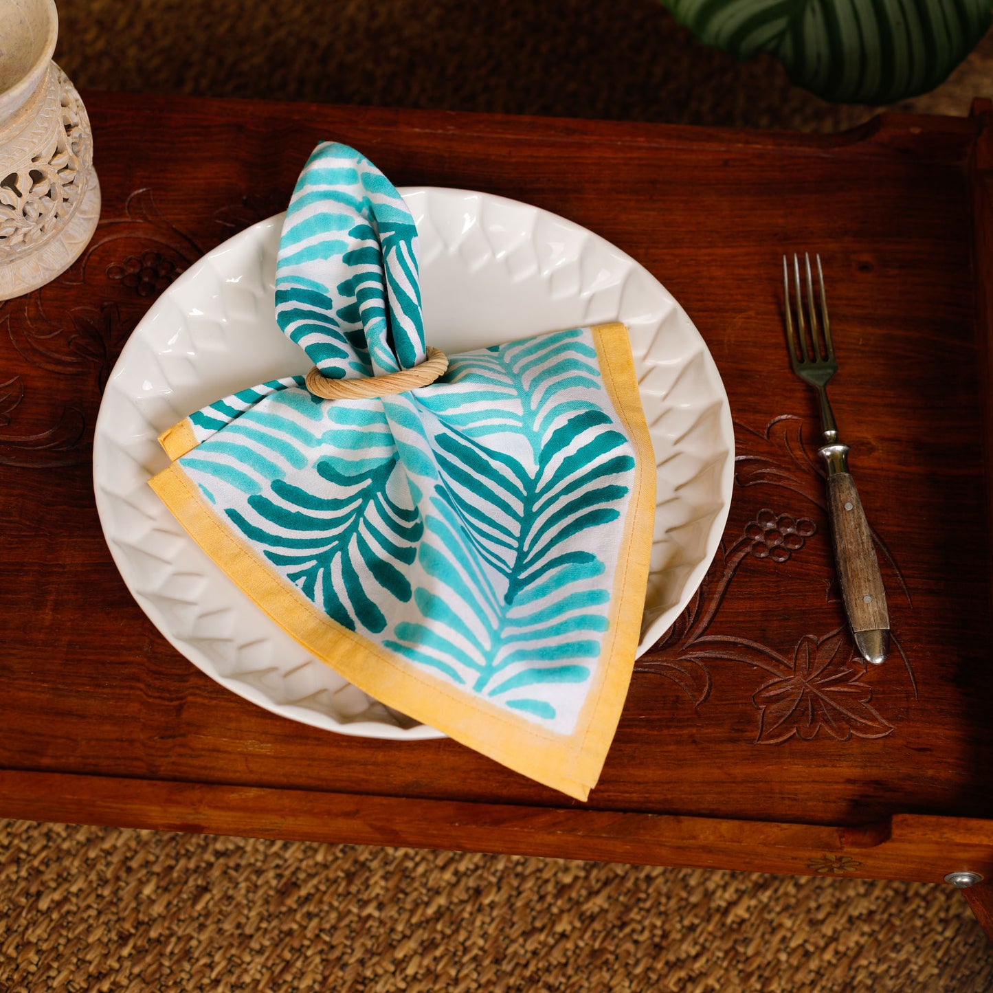 Dining table napkins